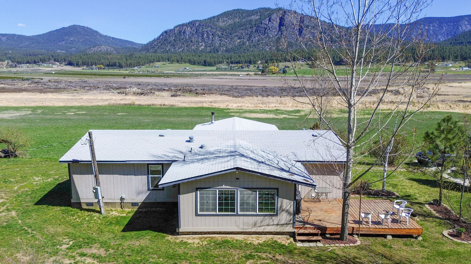 Property Photo:  2419 Indian Ridge Rd  WA 99109 