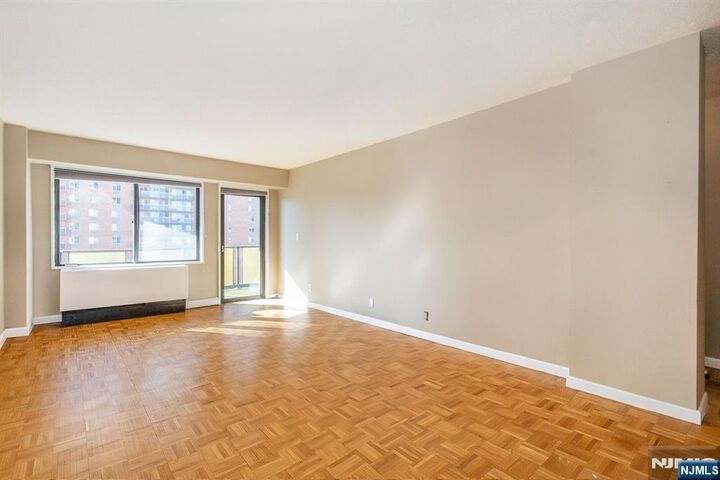Property Photo:  150 Overlook Avenue 8J  NJ 07601 