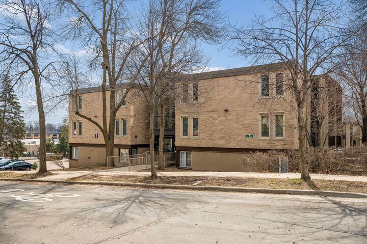 Property Photo:  1405 E 40th Street 18F  MN 55407 