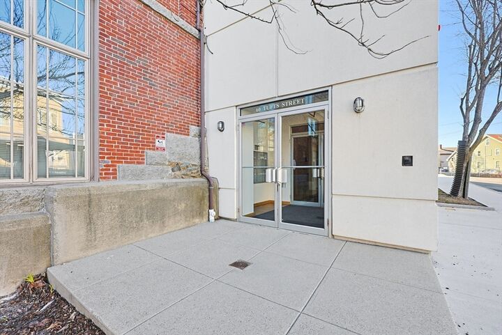 Property Photo:  60 Tufts St 1  MA 02145 
