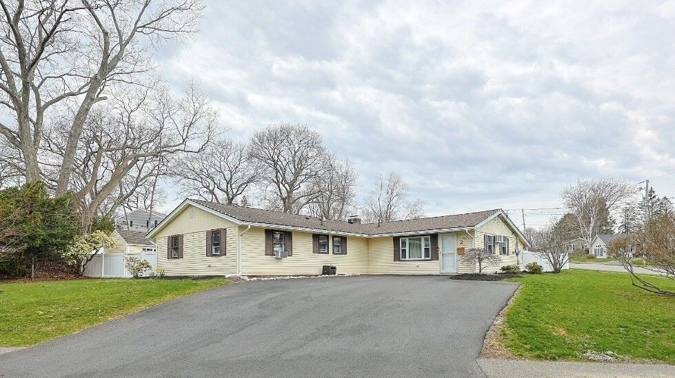 Property Photo:  2 Villa Lane  MA 01960 