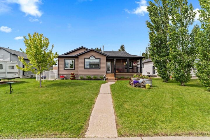 Property Photo: 5331 55 Avenue AB T0B 0H0