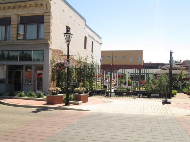 Property Photo: 637-639 2 Street SE AB T1A 0C8