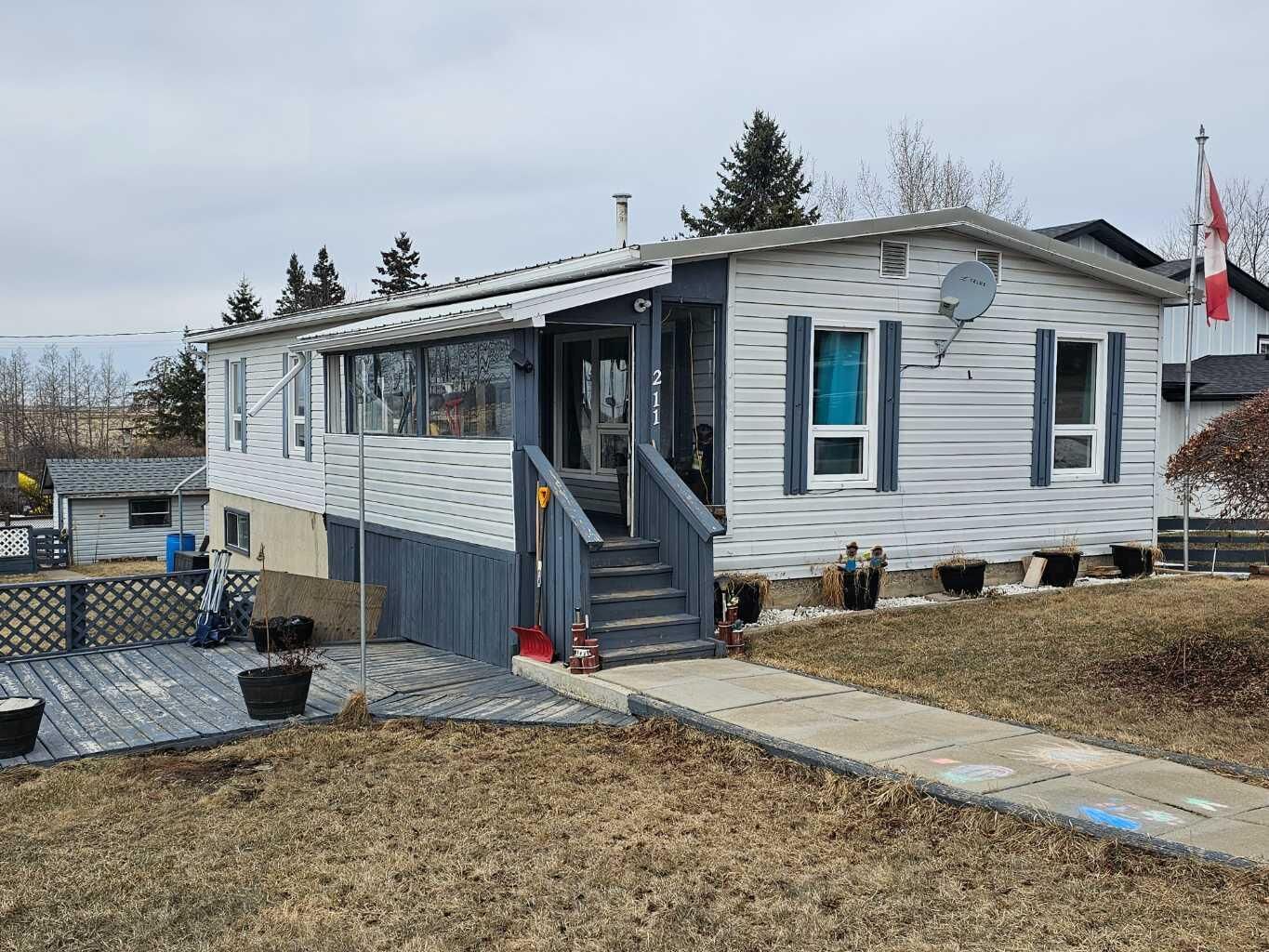 Property Photo:  211 1st Avenue  AB T0M 2B0 
