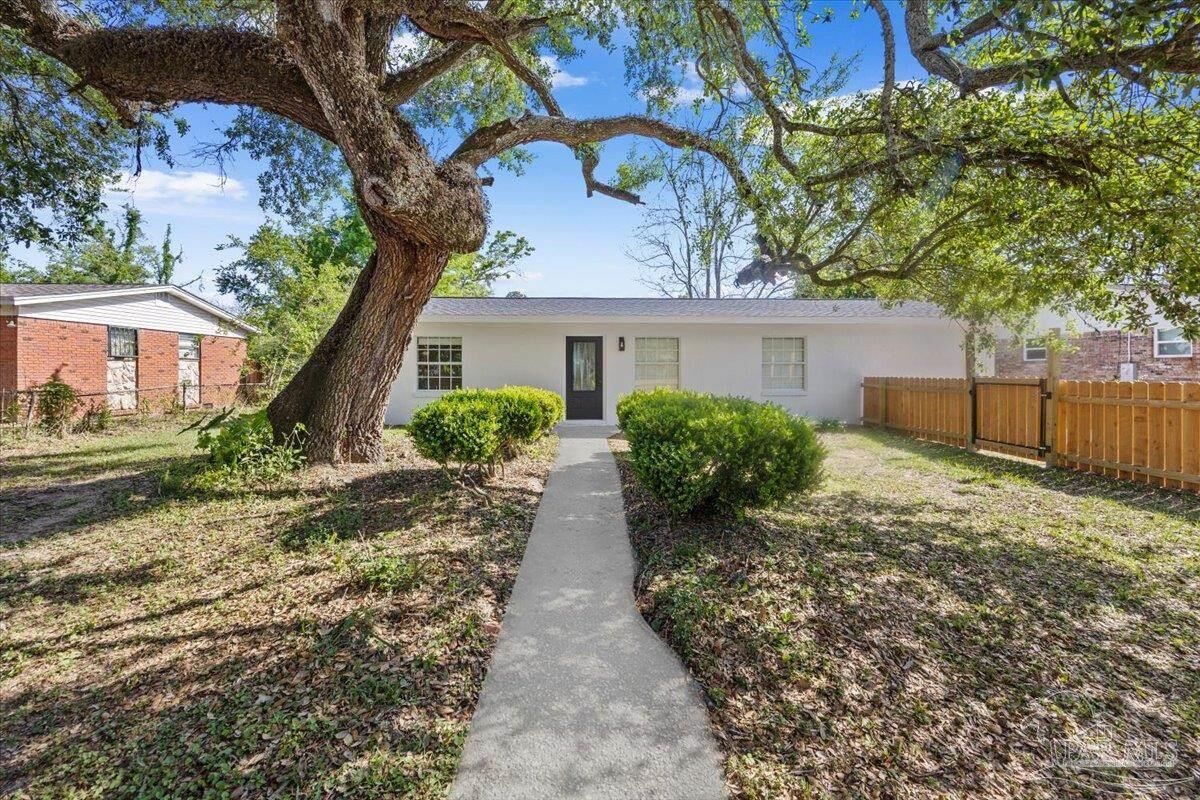Property Photo:  3407 W Jordan St  FL 32505 