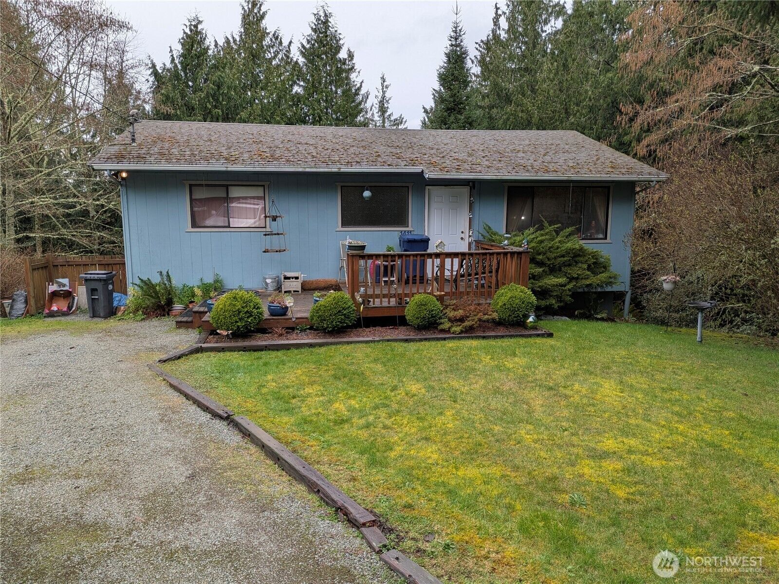 Property Photo:  1411  Woodland Place  WA 98274 