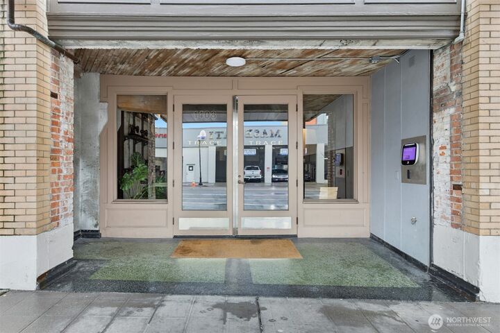 Property Photo:  1408  12th Avenue 508  WA 98122 