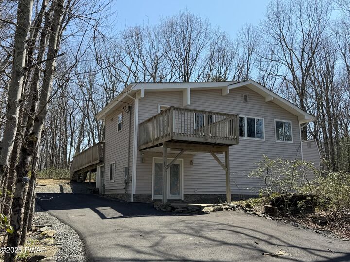 Property Photo:  102 Comstock Drive  PA 18428 