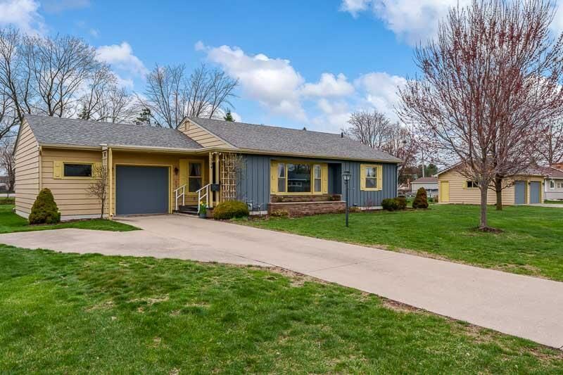 Property Photo: 304 Bunn Drive IL 61072