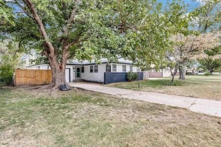 Property Photo:  1114 W Casado St  KS 67217 