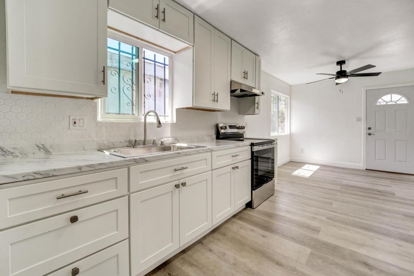 Property Photo:  652 2nd Street  CA 94801 