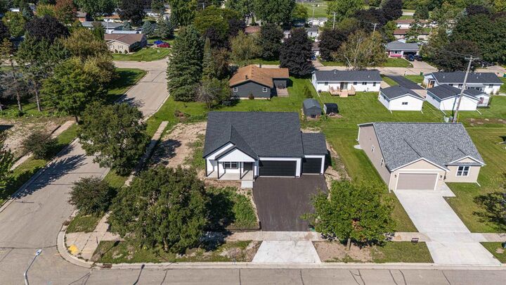 Property Photo: 504 Village Lane WI 54971