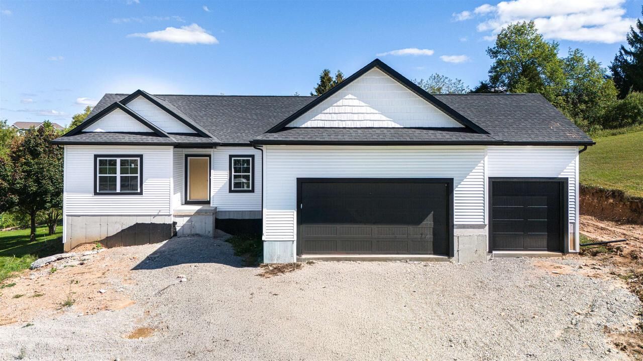 Property Photo:  209 Stonehill Court  WI 54971 