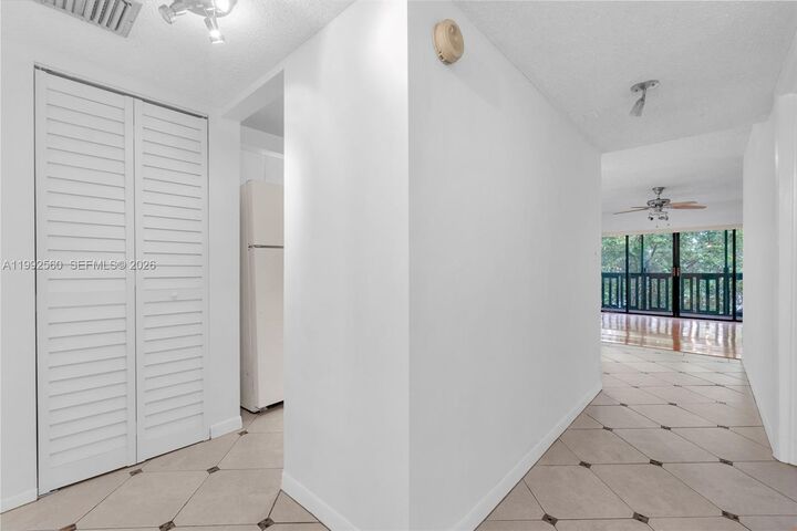 Property Photo:  1021 Mockingbird Ln 302  FL 33324 