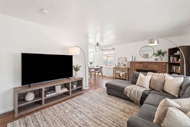 Property Photo: 827 E Courtland Ave WA 99207