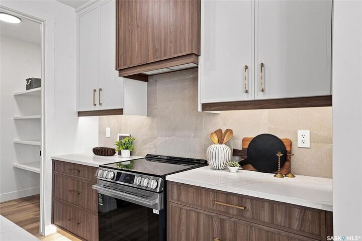 Property Photo: 102 Cockcroft Manor SK S7V 1Y5