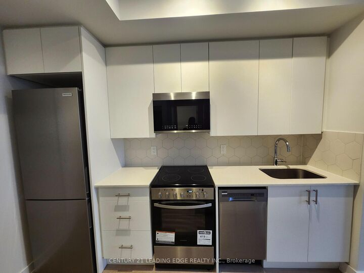 Property Photo:  15 Ellierslie Avenue 1004  ON M2N 0L7 