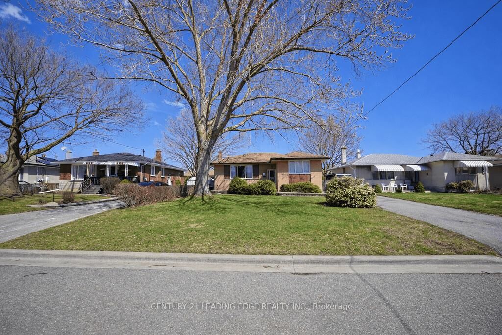 Property Photo:  571 Wychwood Street  ON L1G 2T4 