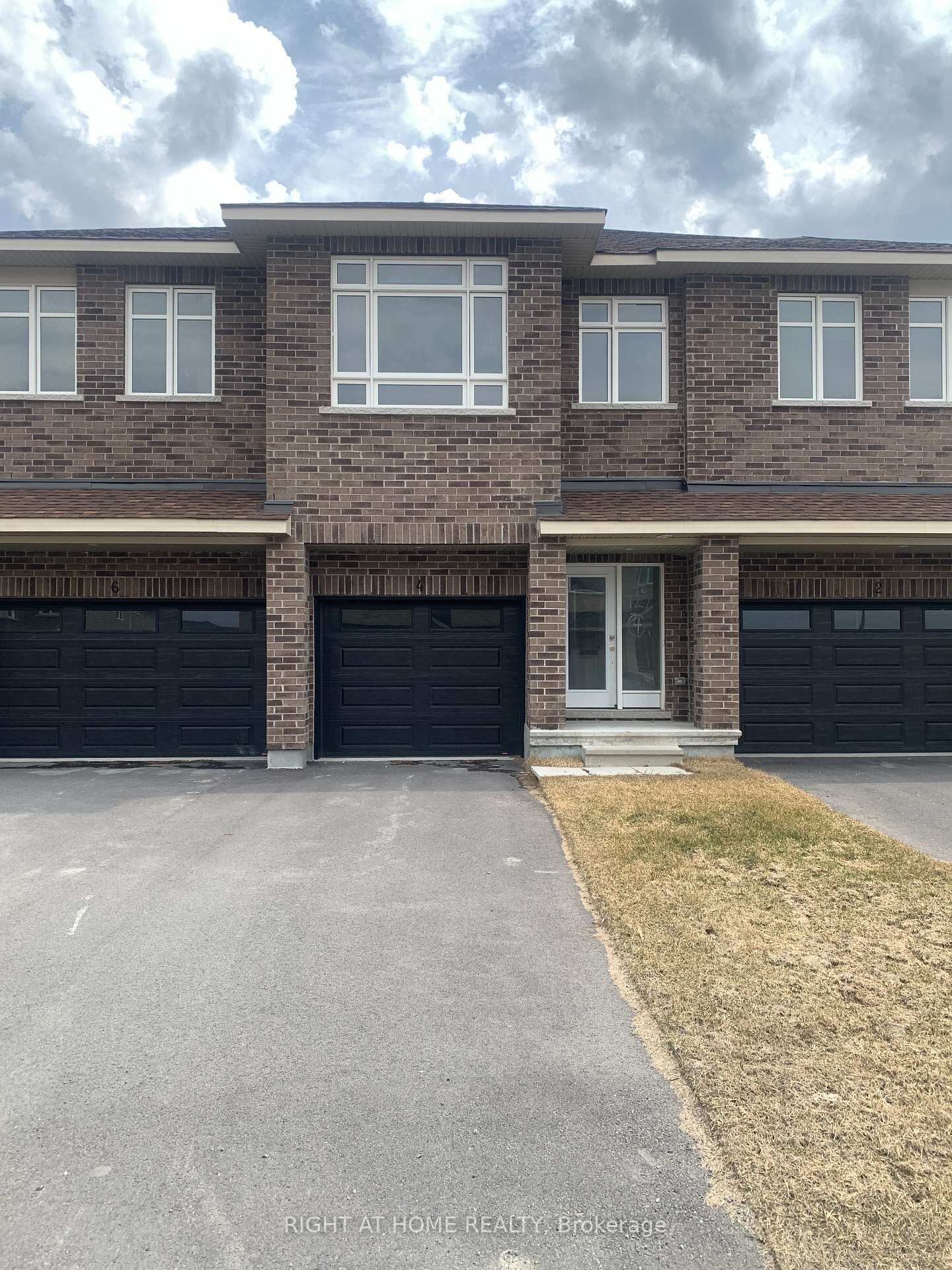 Property Photo: 4 Wylie Way ON K7C 0C4