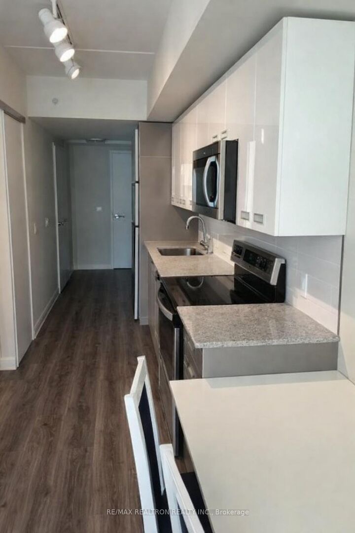 Property Photo: 257 Hemlock Street 209 ON N2L 3R4
