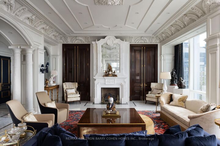 Property Photo: 50 Yorkville Avenue 5202 ON M4W 1L4