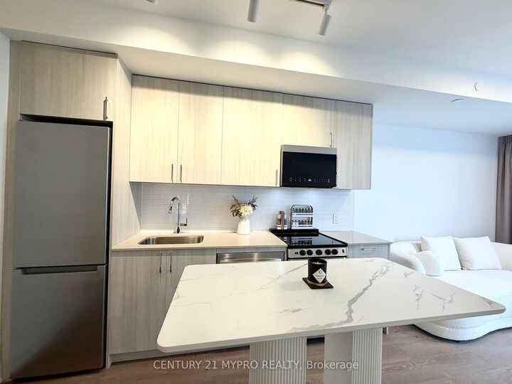 Property Photo:  3250 Carding Mill Trail 425  ON L6M 1L3 