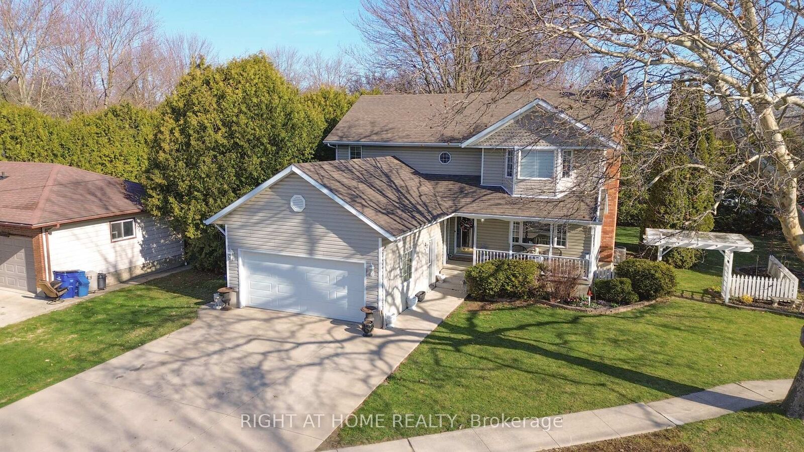 Property Photo: 518 Camden Street ON N0P 1M0