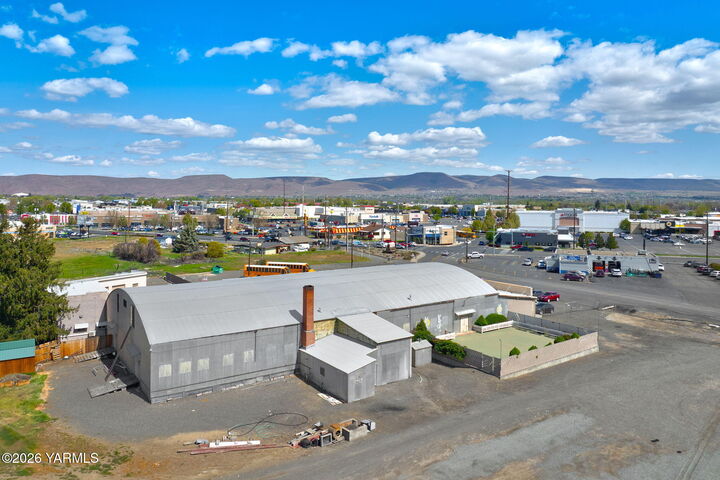 Property Photo:  2506 Old Town Rd  WA 98903 