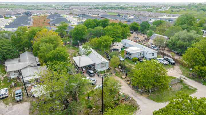 Property Photo:  404 Quail Run  TX 78610 