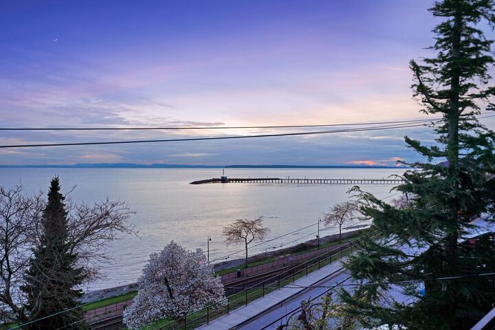 Photo de la propriété:  15377 Marine Drive  BC V4B 1C8 