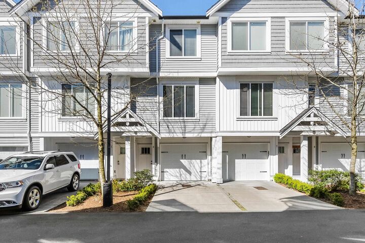 Property Photo:  32043 Mt Waddington Avenue 6  BC V2T 0H1 
