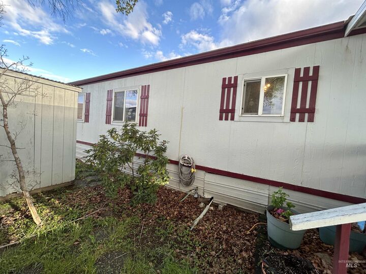 Property Photo:  2015 6th Ave. Spc 225  WA 99403 