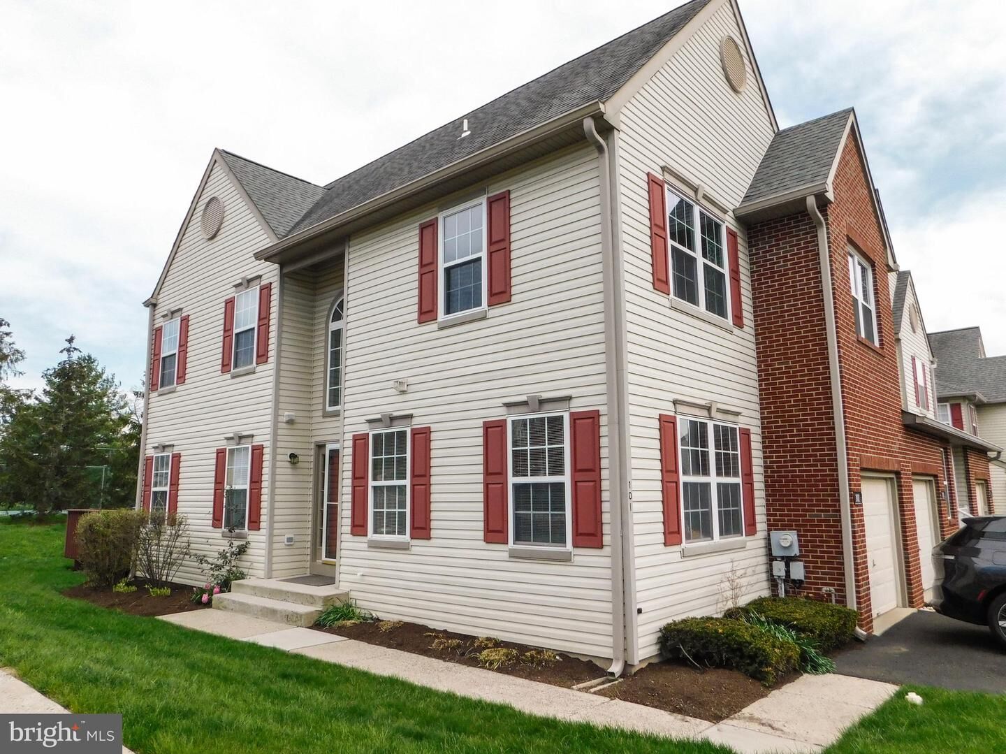 Property Photo: 101 Farrington Court PA 19426