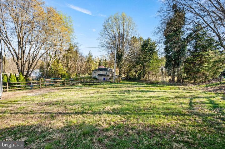 Property Photo:  319 Crestview Circle  PA 19063 