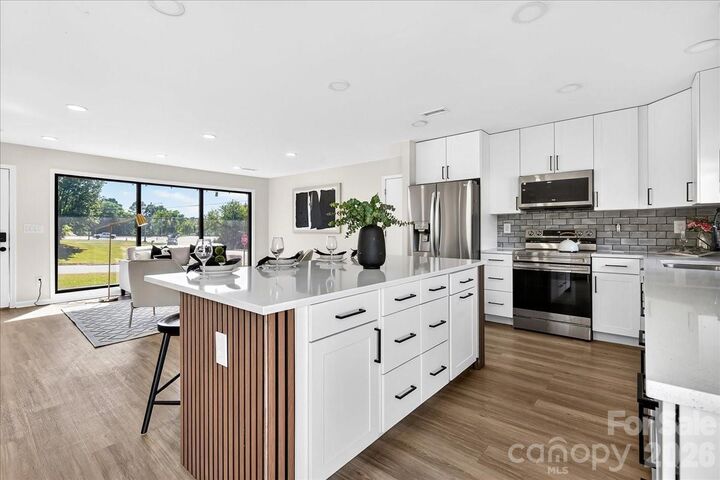 Property Photo:  1236 Landsdowne Drive  NC 28054 