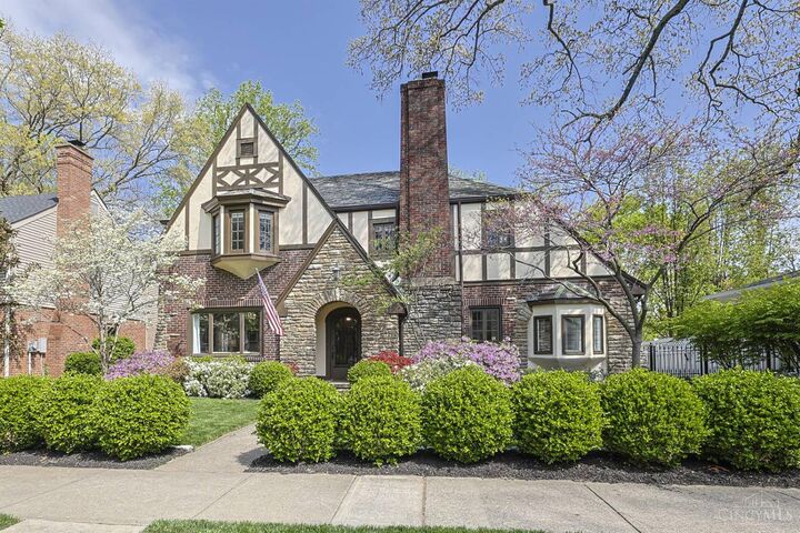 Property Photo:  6828 Mt Vernon Avenue  OH 45227 