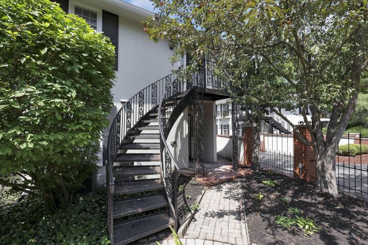 Property Photo: 1631 Roxbury Road OH 43212