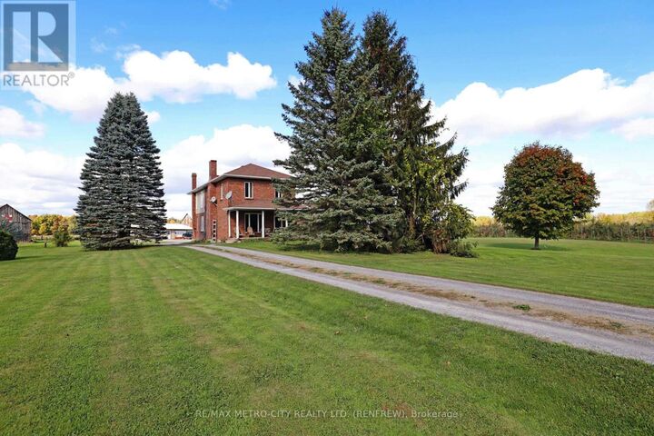 Property Photo: 704 Clifford Side Road ON K7V 3Z4