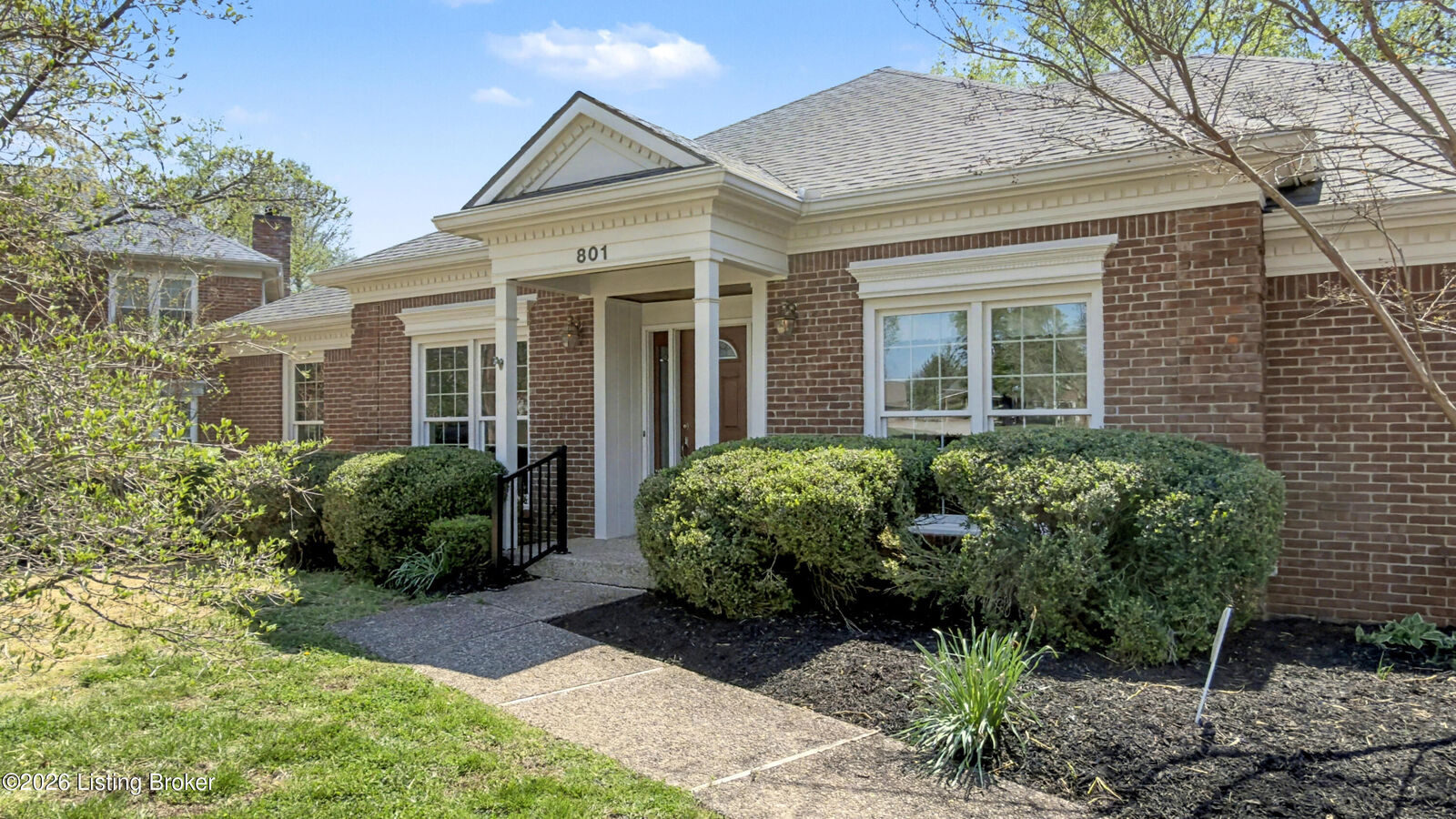Property Photo: 801 Gleneagle Ct KY 40223