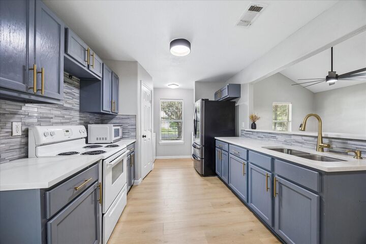 Property Photo:  539 Anderson Street  TX 77474 