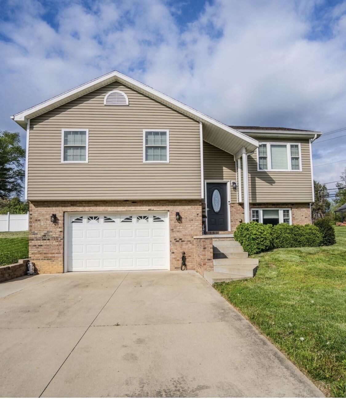 Property Photo:  1503 Birch Street  KY 41139 