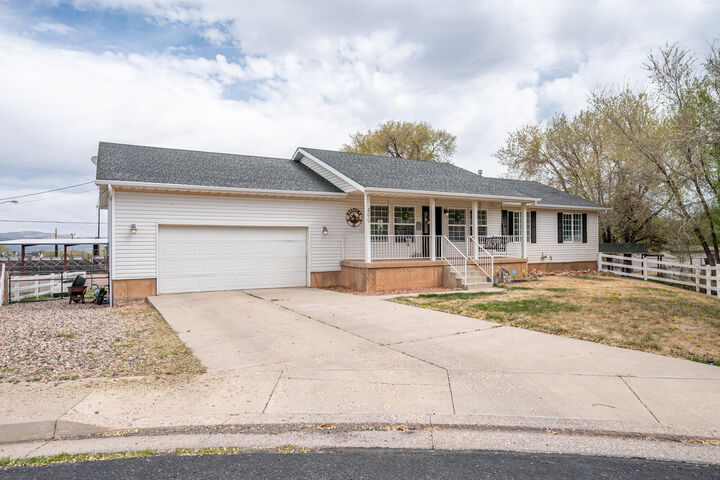 Property Photo:  499 E 40 S  UT 84761 