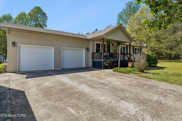 Property Photo:  1107 County Road 181  TN 37322 