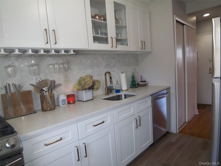 Property Photo:  8 Cascade Terrace 1D  NY 10703 