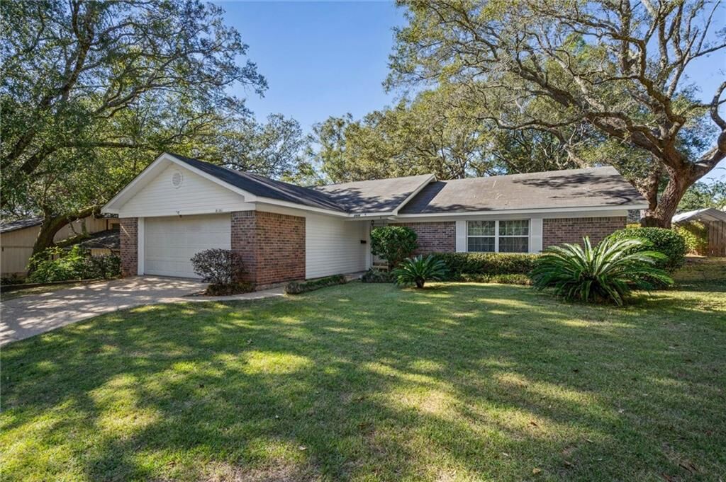 Property Photo: 2636 Old Dobbin Drive E AL 36695