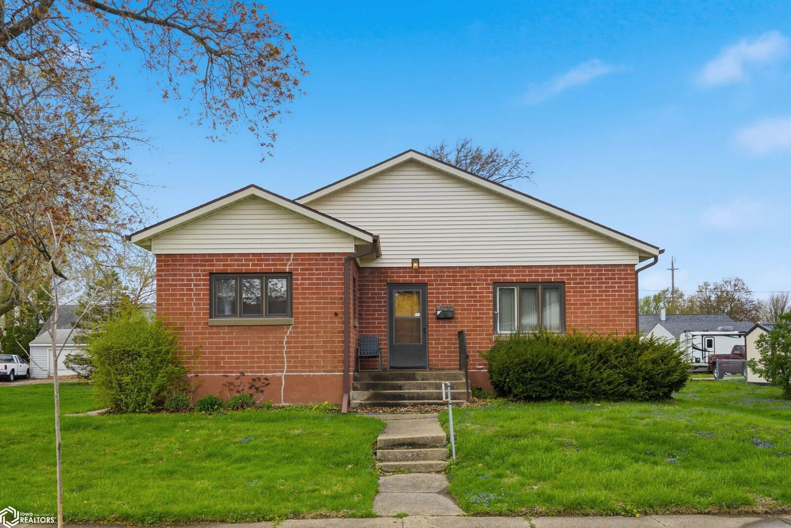Property Photo:  2107 S Central Avenue  IA 52601 