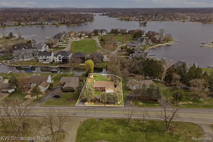 Property Photo:  3330 Benstein Road  MI 48382 1901 