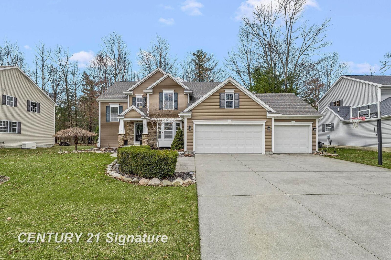 Property Photo:  3911 Aspen Way  MI 48642 