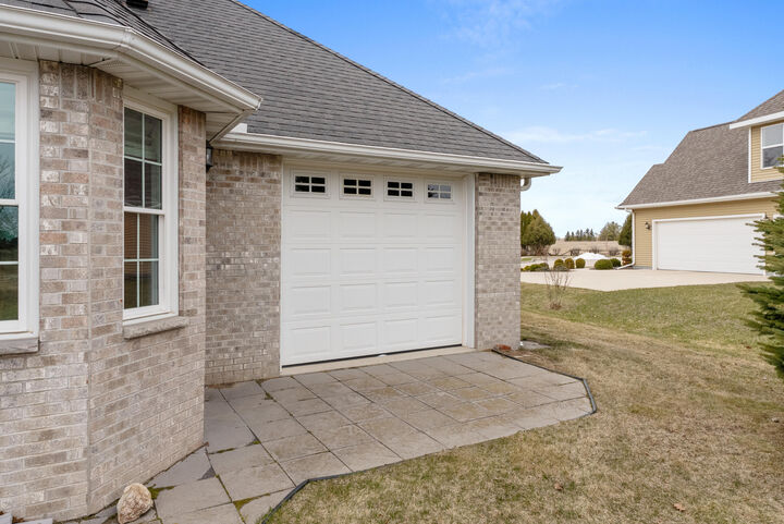 Property Photo:  3919 Golfview Dr  WI 54241 
