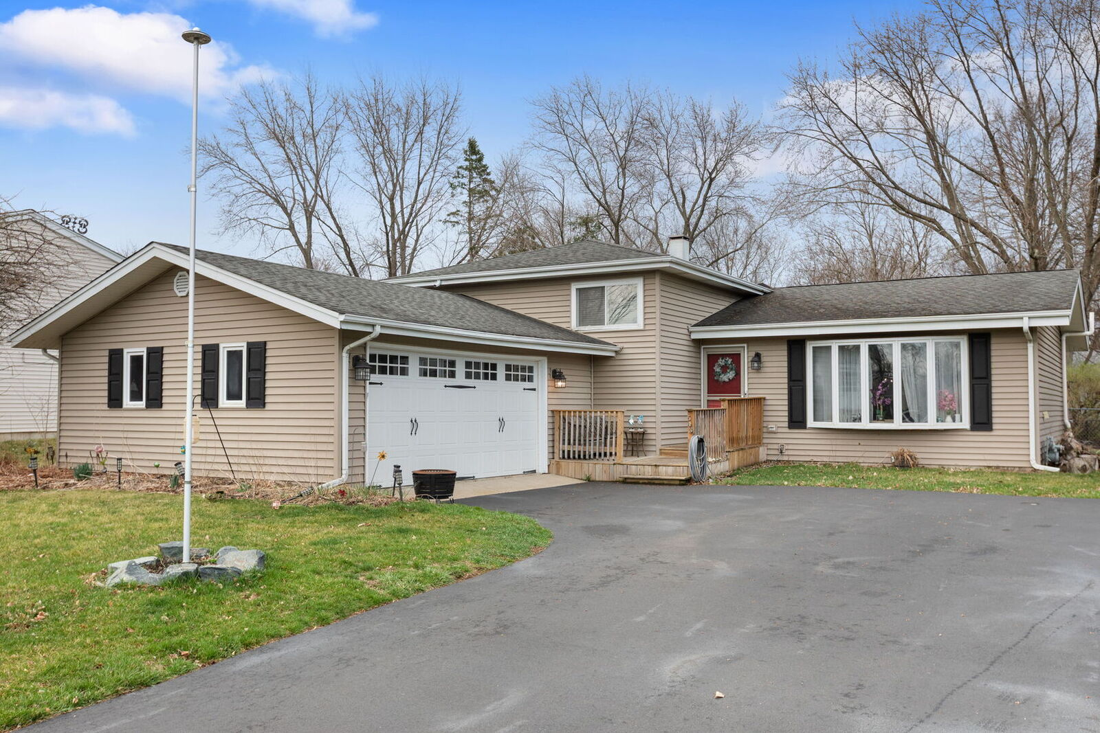 Property Photo:  543 Norman Drive  IL 60013 